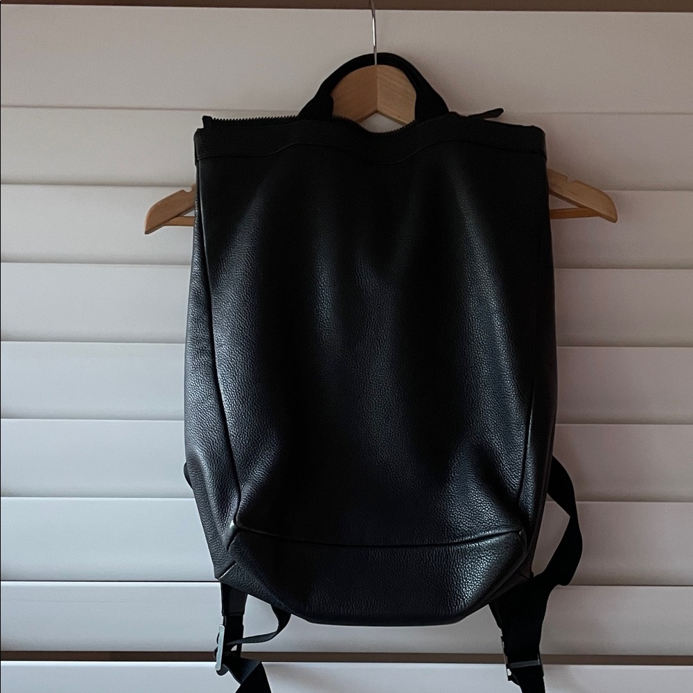 COS Sleek Black Men's Backpack